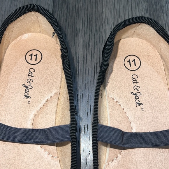 Gently used cat & Jack Mary Jane like flats with a string bow - Picture 3 of 7